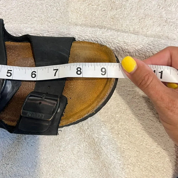 Naot Unisex Black Leather Two Straps Sandals 9" Buckle Slider Sz 36 / 36.5? - Picture 10 of 10